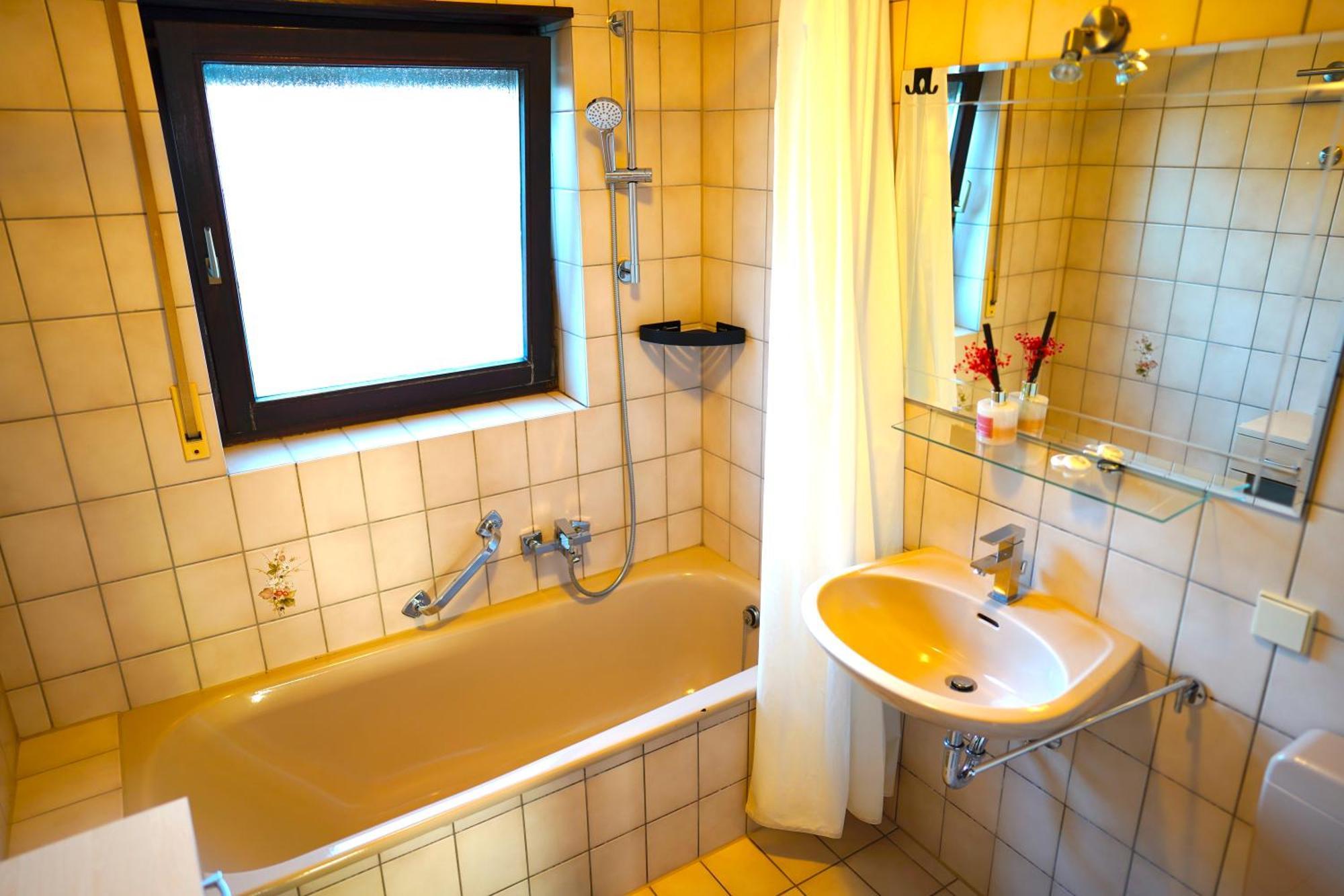 Grosse Ferienwohnung, Apartment In Leimen Wehome Komfort Екстериор снимка